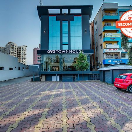 Hotel Oyo Townhouse 048 Hadapsar Phursungi Exterior foto