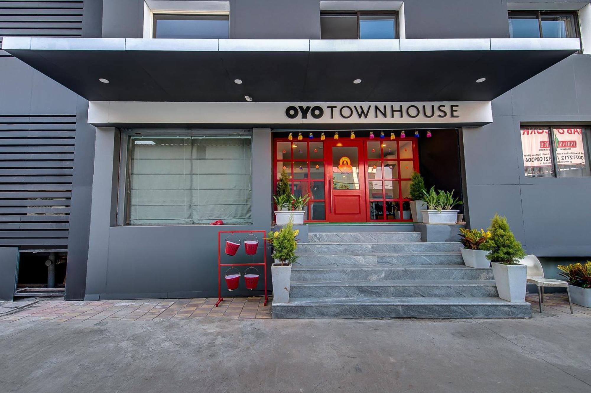Hotel Oyo Townhouse 048 Hadapsar Phursungi Exterior foto