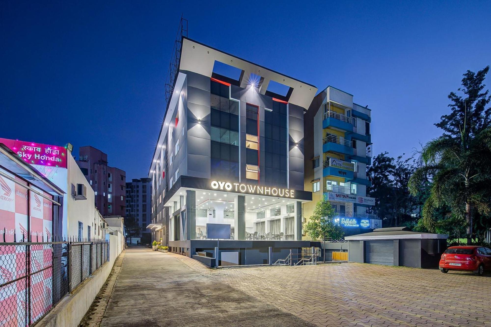 Hotel Oyo Townhouse 048 Hadapsar Phursungi Exterior foto
